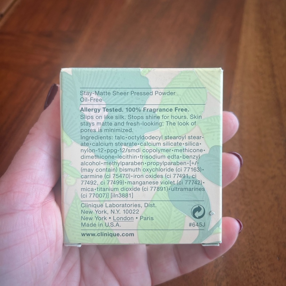 Clinique Stay-Matte Sheer Pressed Powder - Picture 3 of 4